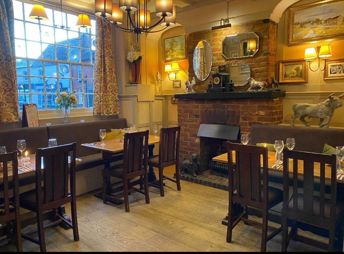 The Bull Hotel Stony Stratford Extérieur photo